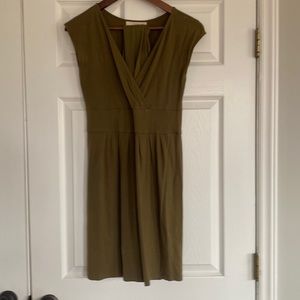 Very comfortable dress by Ann Taylor Loft. Can be worn with or without belt
